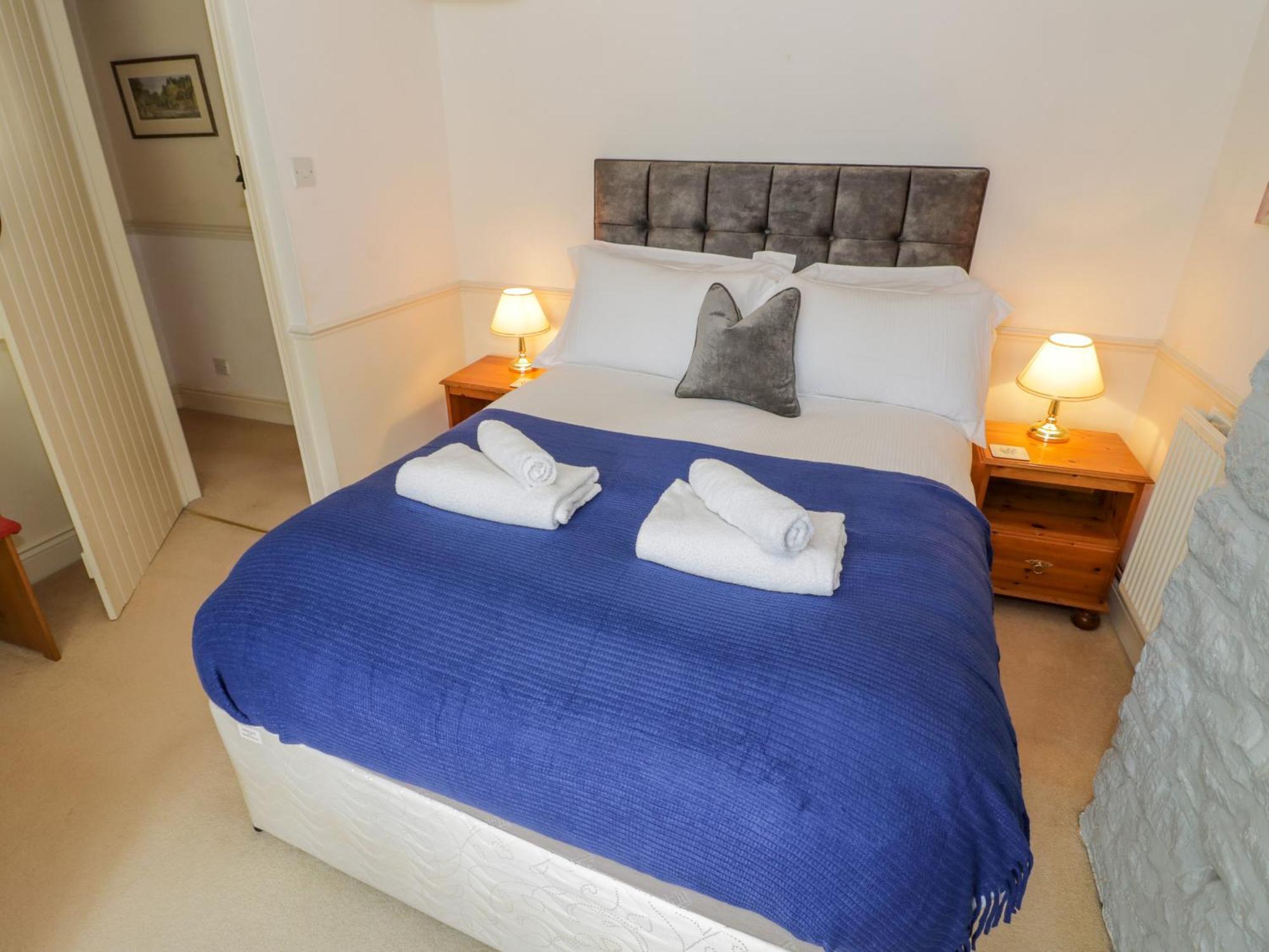 4 Lansdown Cottages เชลเทนแฮม ภายนอก รูปภาพ